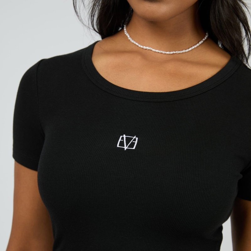 Icon Tee Black Size 10