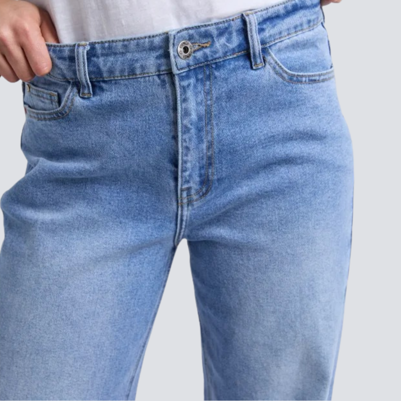 Evie Straight Leg Jean - Mid Blue Wash