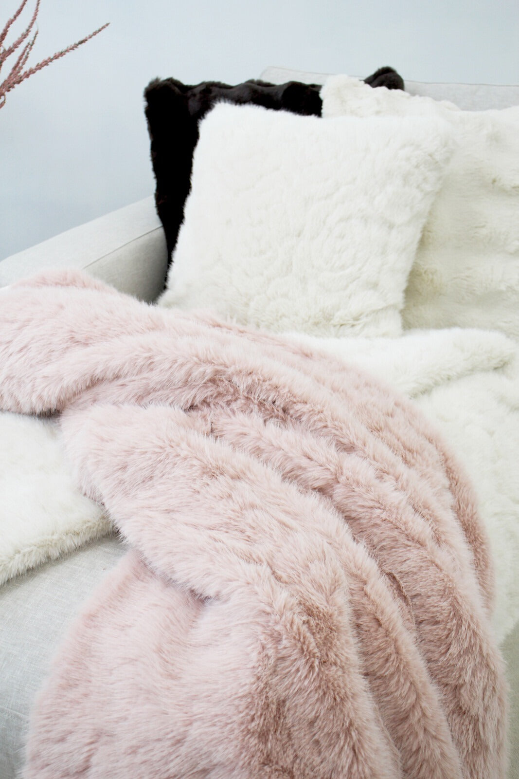 Throw Hunter Faux Fur Crepe