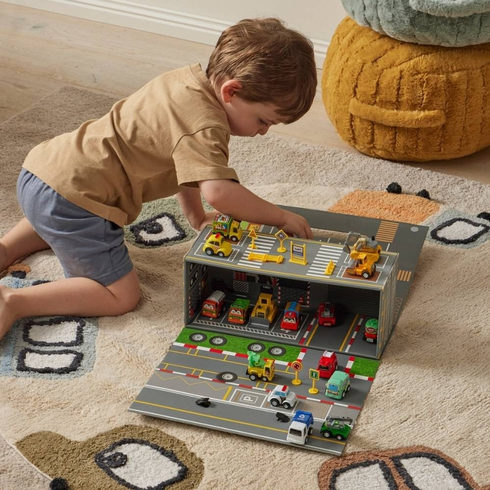 Jiggle & Giggle Veloci Wheels Pullback Toy & Foldout Garage S/18