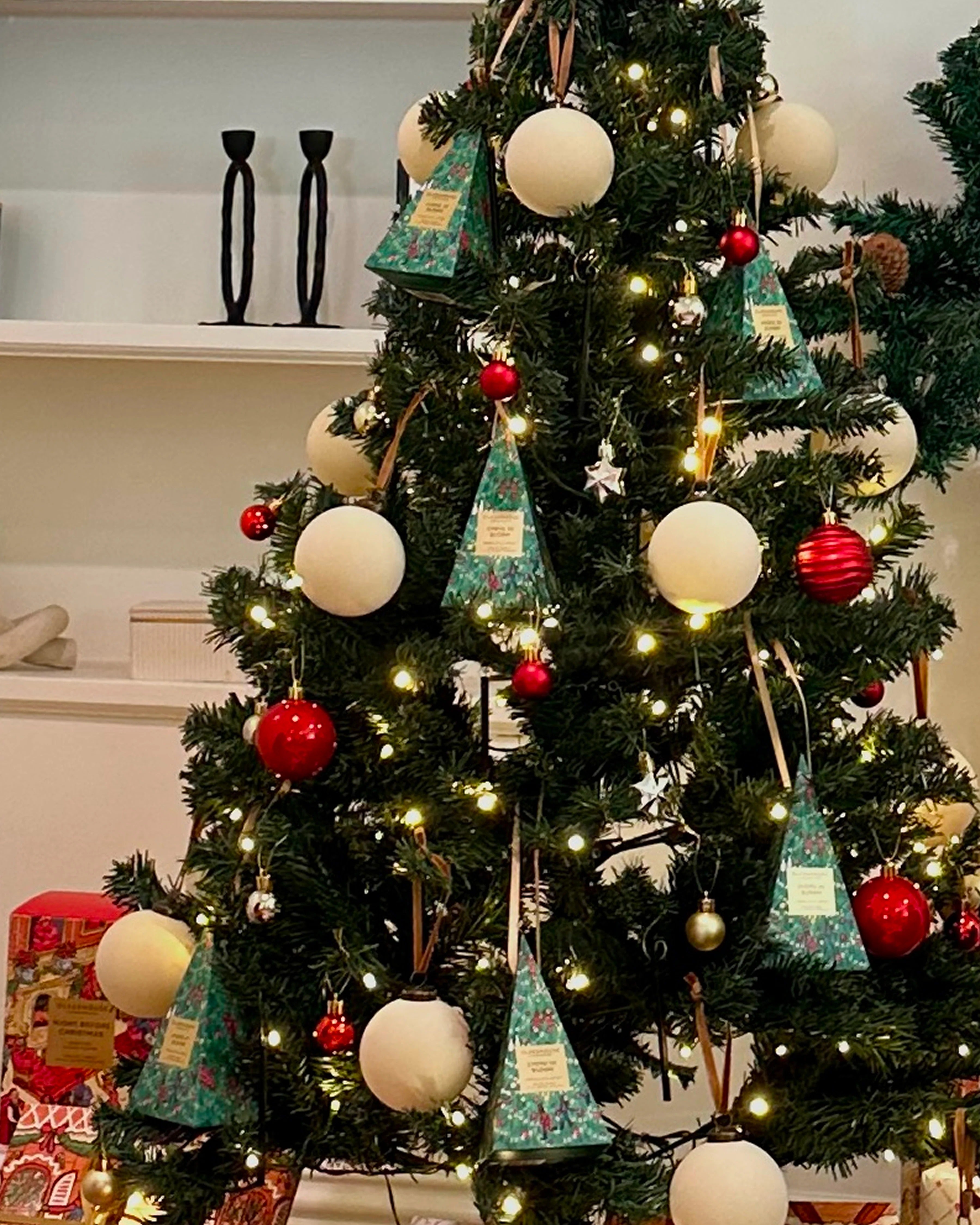 Christmas Bauble Candle 30g