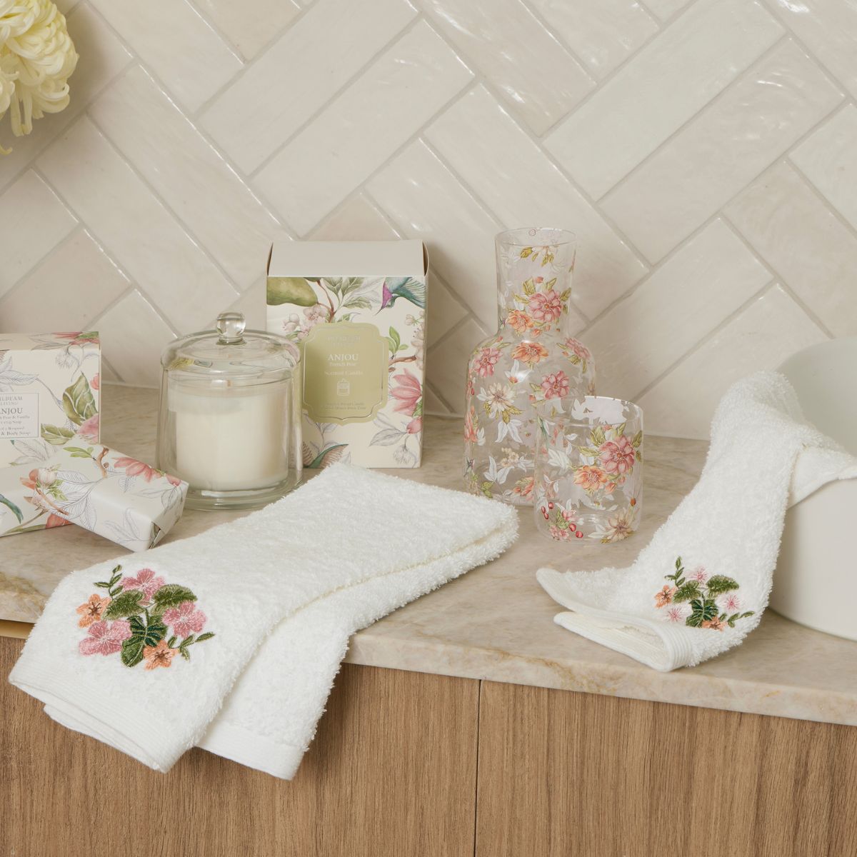 Red Wattle Hand Towel & Washer
